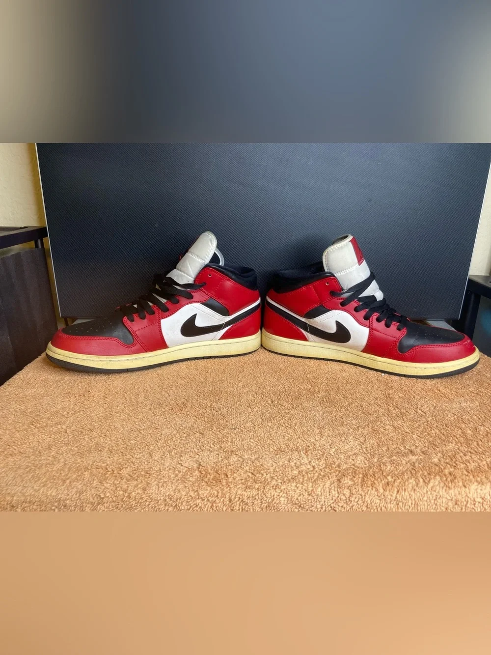 Nike Air Jordan 1 Mid Chicago Black Toe 2020 Men’s 11 554724-069